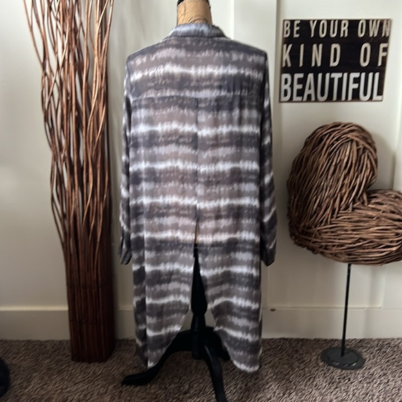 Cato Shear Gray Muted Striped Hi Low Blouse - Picture 4 of 8